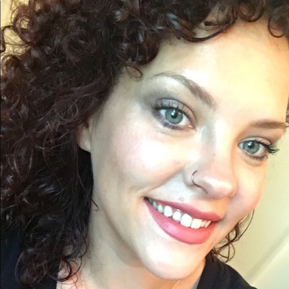 Meet your Posher, Alexis